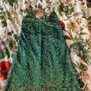 i’m selling because I wore it once and haven’t touched it since.